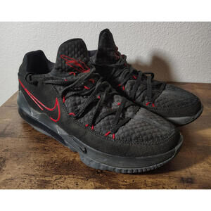Nike LeBron Low Bred 2020 men's black red logo athletic shoes sz 12 CD 5007-001